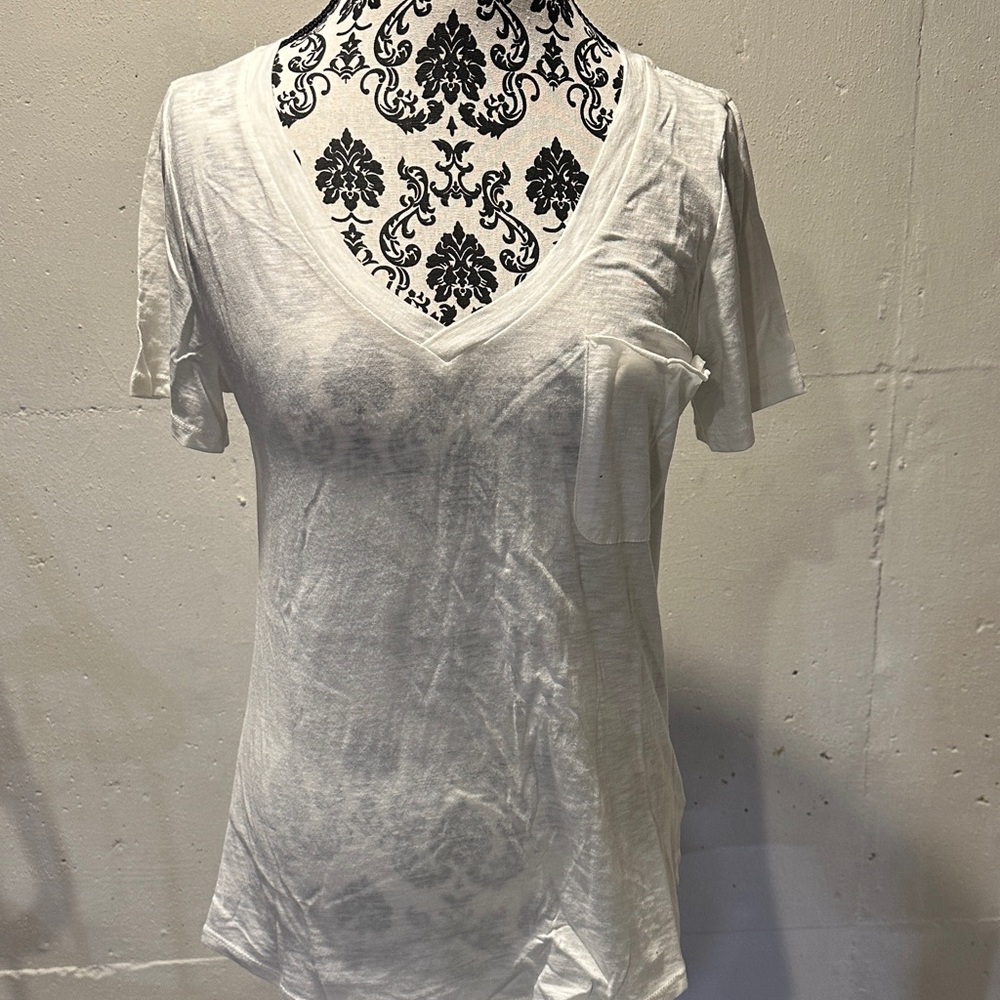Socialite White V-Neck Short Sleeve Tee